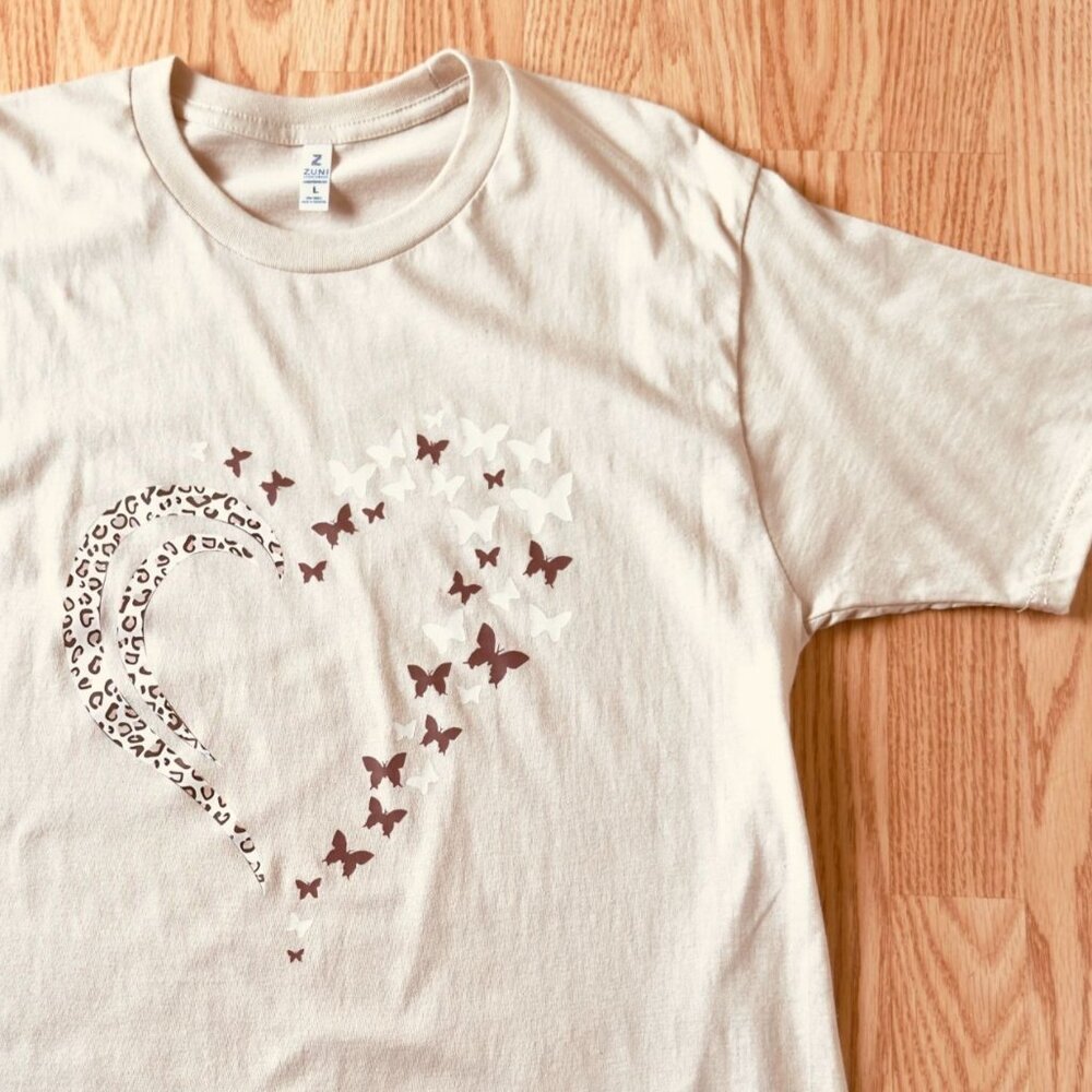 Heart and Butterfly Graphic Tee Size Large Light Beige Top Zuni Sportswear